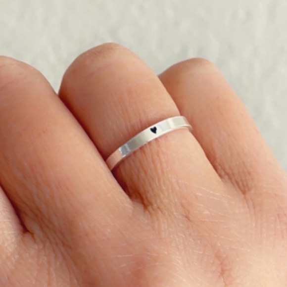 Sterling Silver Ring Heart Minimalist Band​ - Picture 4 of 12